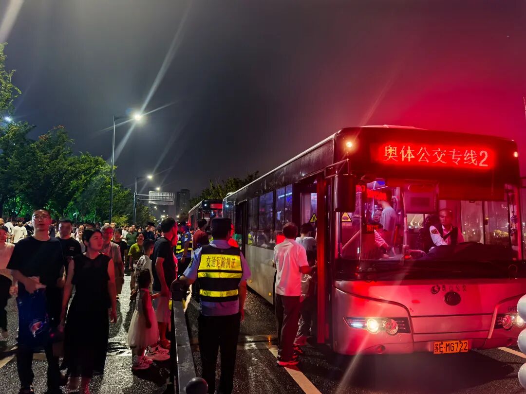 7692D0706CCFB8EA575CBDEDC430ED64.jpg